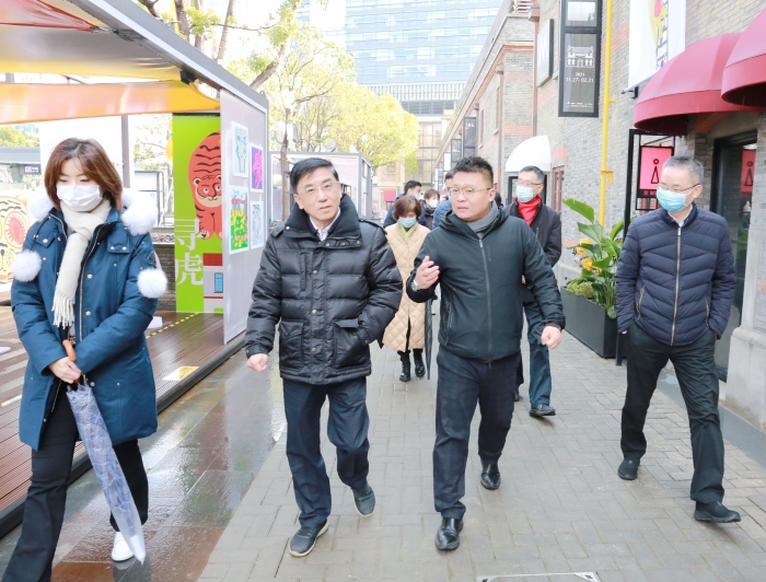 区人大常委会主任朱勤皓带队深入四川北路街道开展“促发展、保安全”大走访、大排查2
