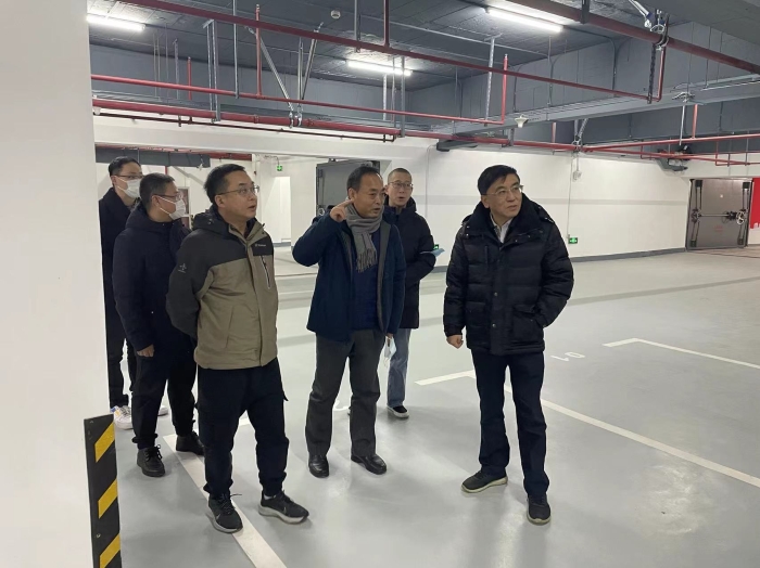 区人大常委会主任朱勤皓赴凉城新村街道调研秀苑小区民防改造地下停车库
