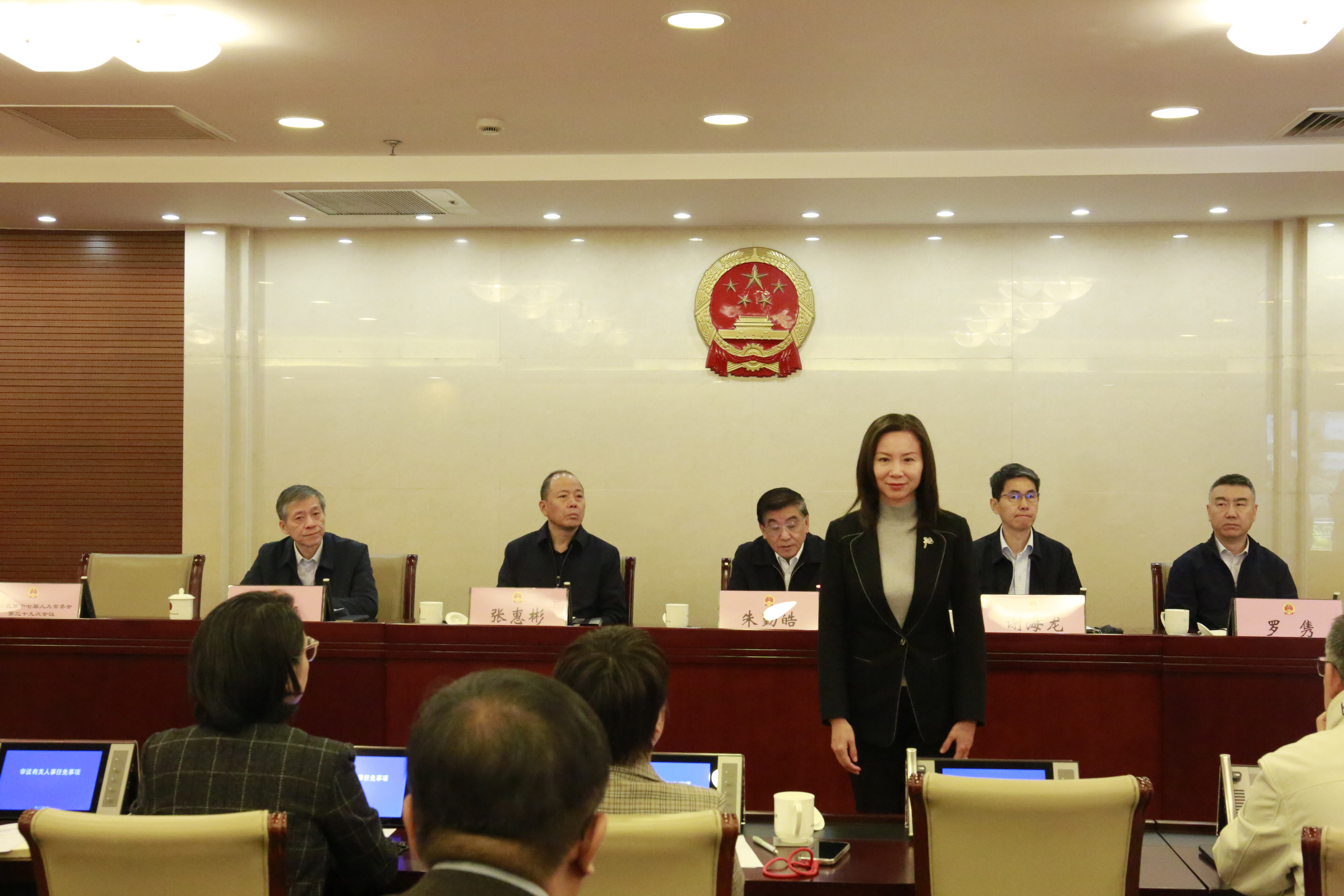 虹口区十七届人大常委会第三十九次会议举行，表决通过有关人事任免