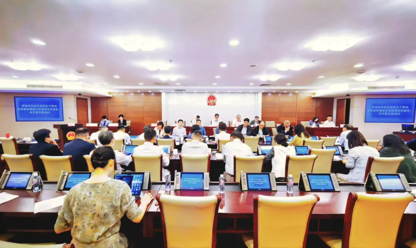 虹口区十七届人大常委会举行第四十一次会议